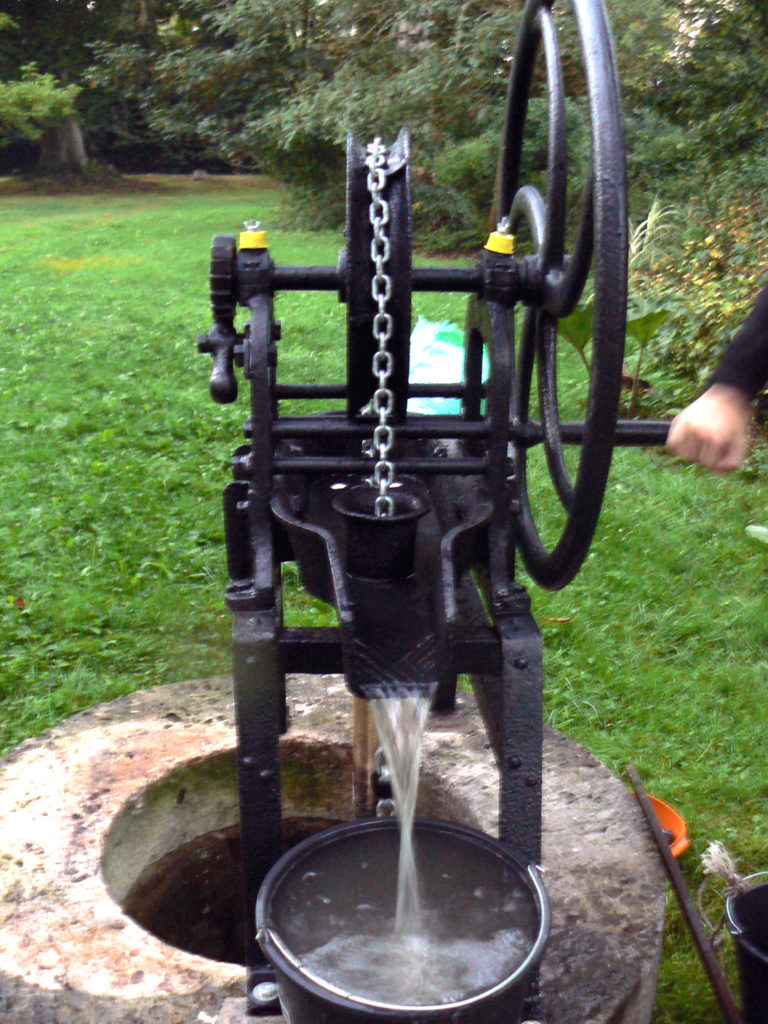 Pasteur escarmouche Plateau pompe a eau manuelle pour puit buste Le